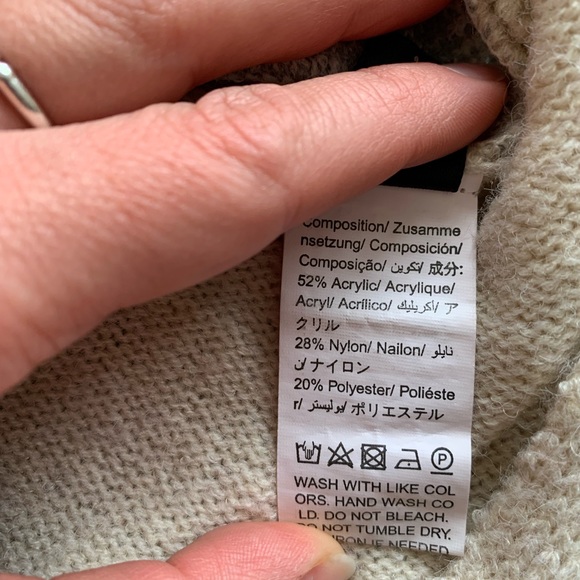 NWOT Oversized lantern sleeve sweater - Picture 5 of 5